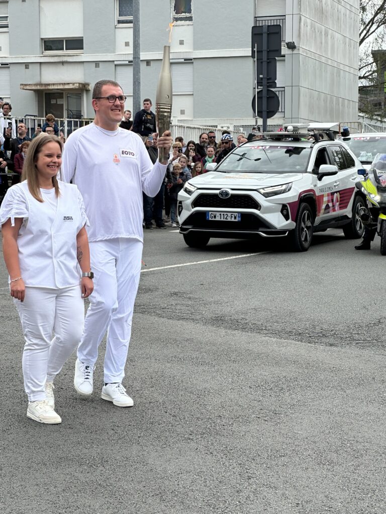 Nicolas Karasiewicz lors du relais de la flamme olympique à Liévin le 3 juillet 2024